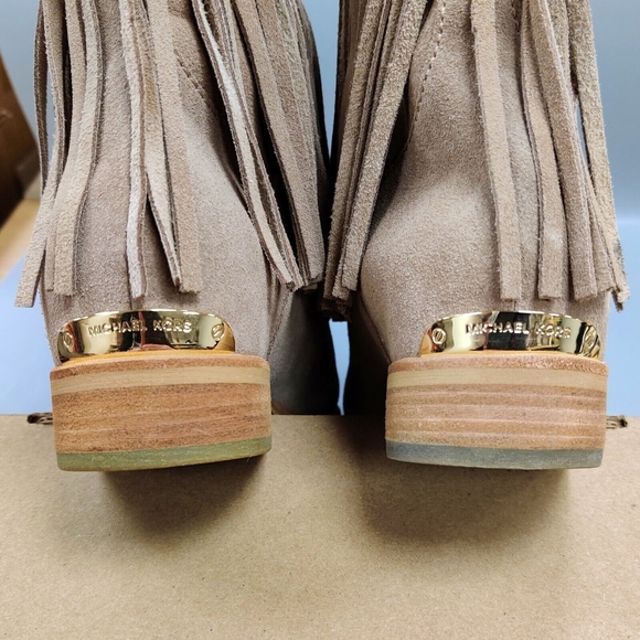 MICHAEL MICHAEL KORS Billy Fringed Ankle Boot Studded Suede Bootie Neutral 6 - Picture 10 of 14
